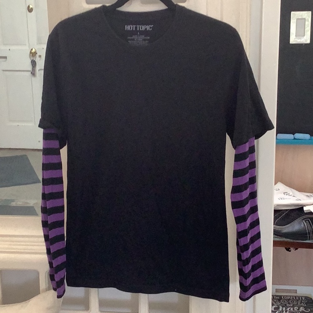 Hot Topic  Gothic Long sleeve T shirt. Size Small